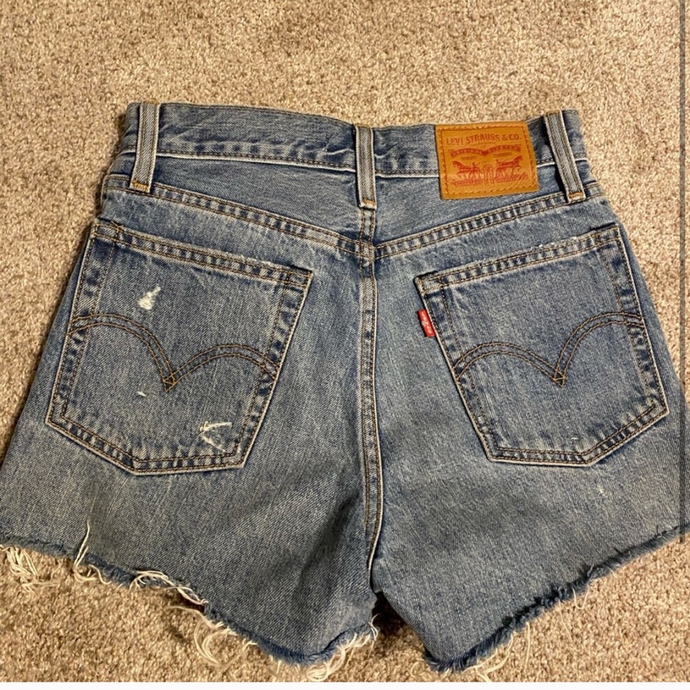 Levi’s wedgie fit denim mid rise shorts - Picture 3 of 3